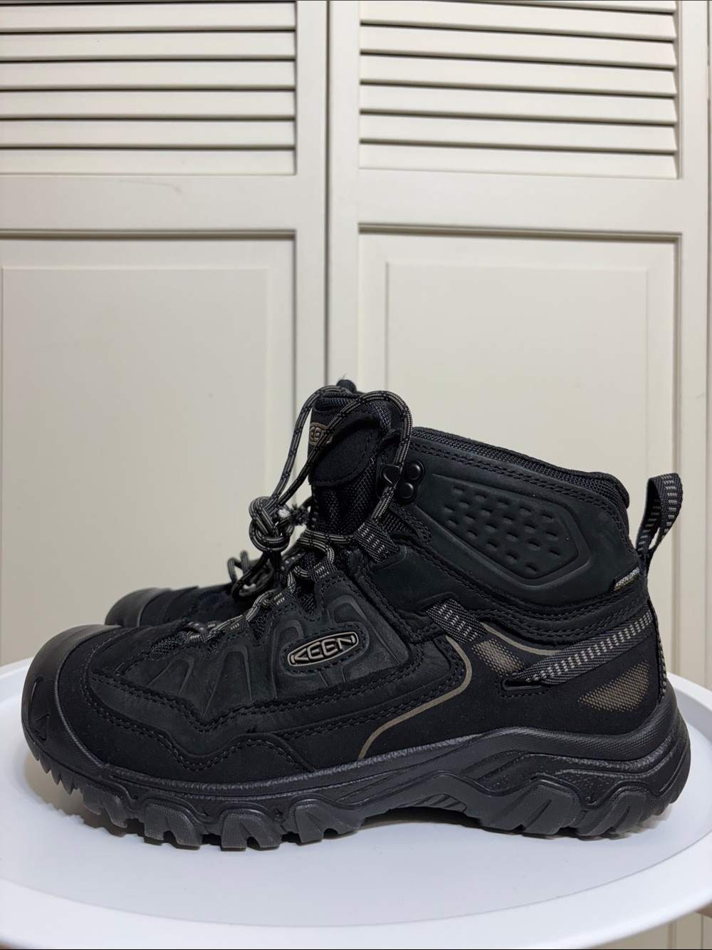 KEEN Men's Targhee IV Mid Waterproof Hiking Shoe Triple Black Size 9.5